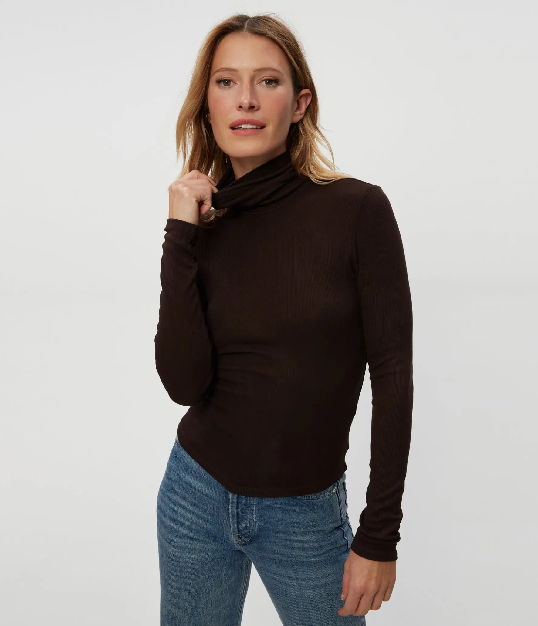 Tara Crop Turtleneck