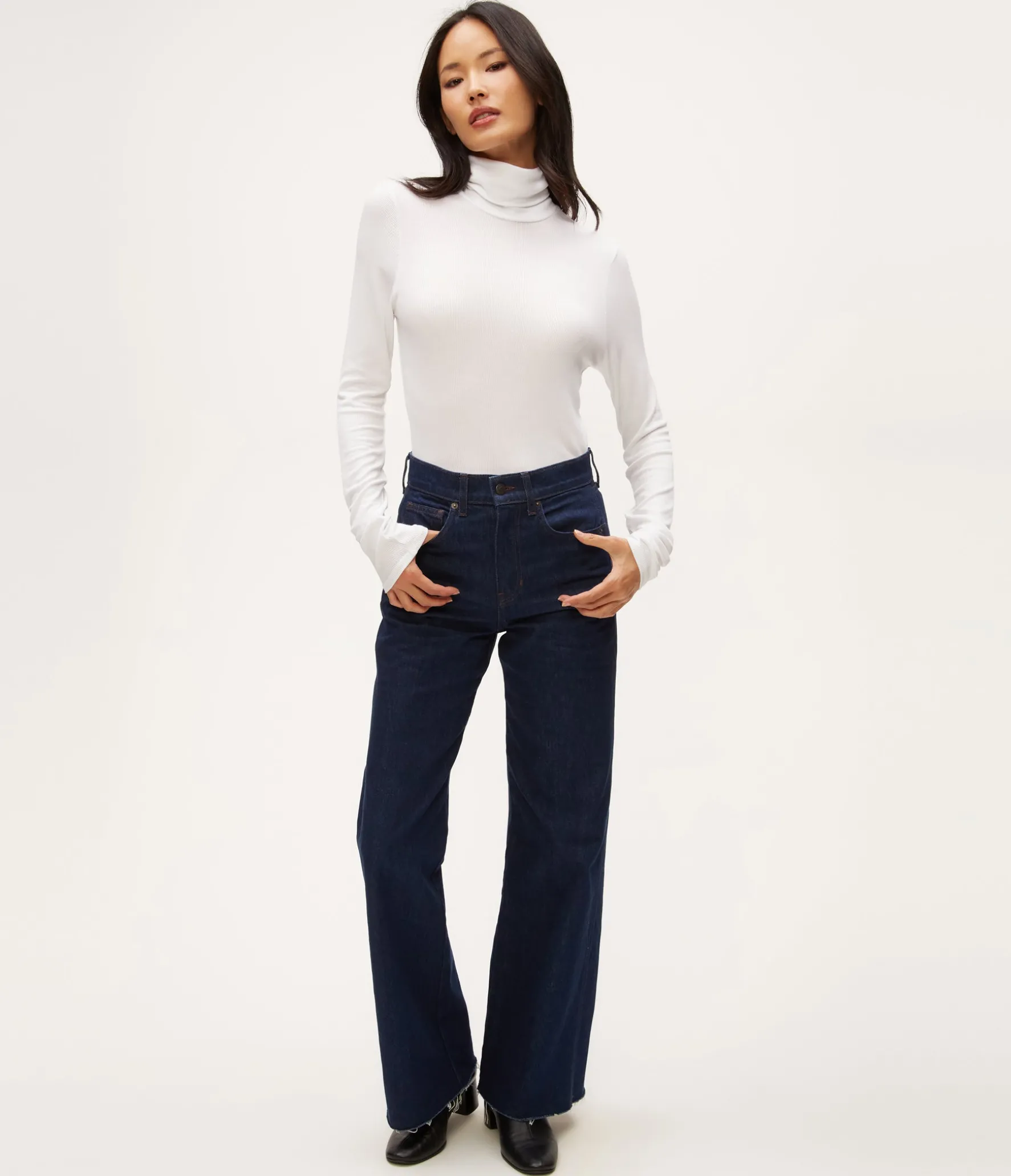 Tara Crop Turtleneck